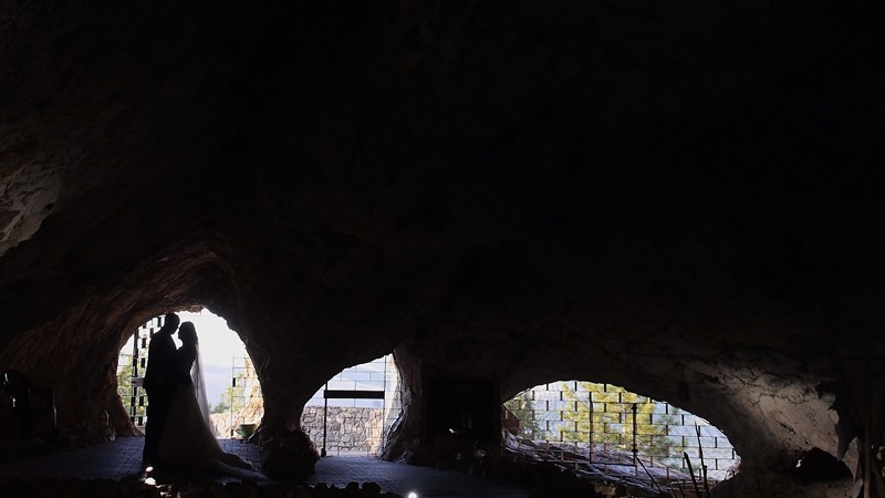 Emotiva boda en la cueva de las Ventanas de Granada